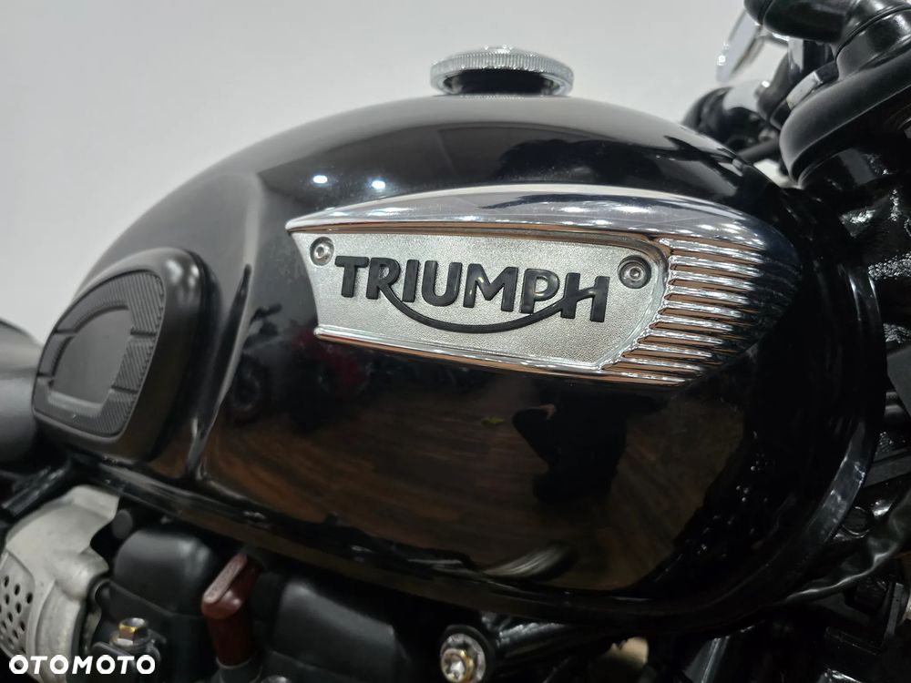 Triumph Bonneville - 25