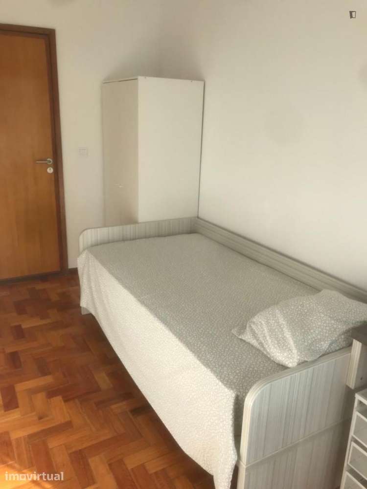 Quarto - localizado em Cedofeita Porto - Grande imagem: 3/14