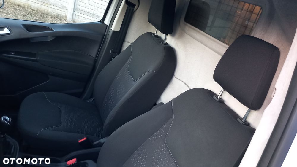 Ford Transit Courier - 13