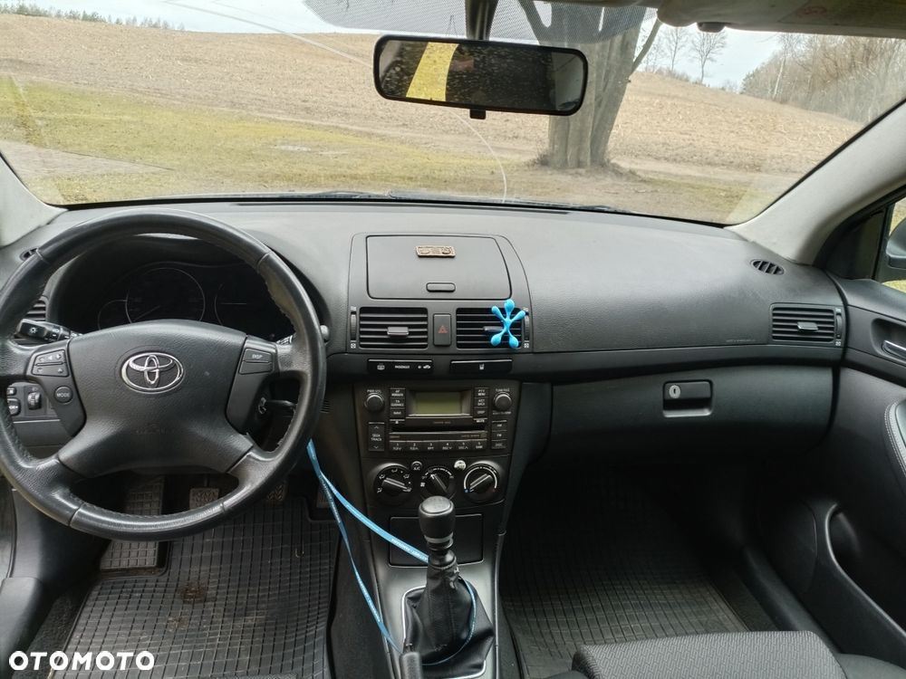 Toyota Avensis - 5