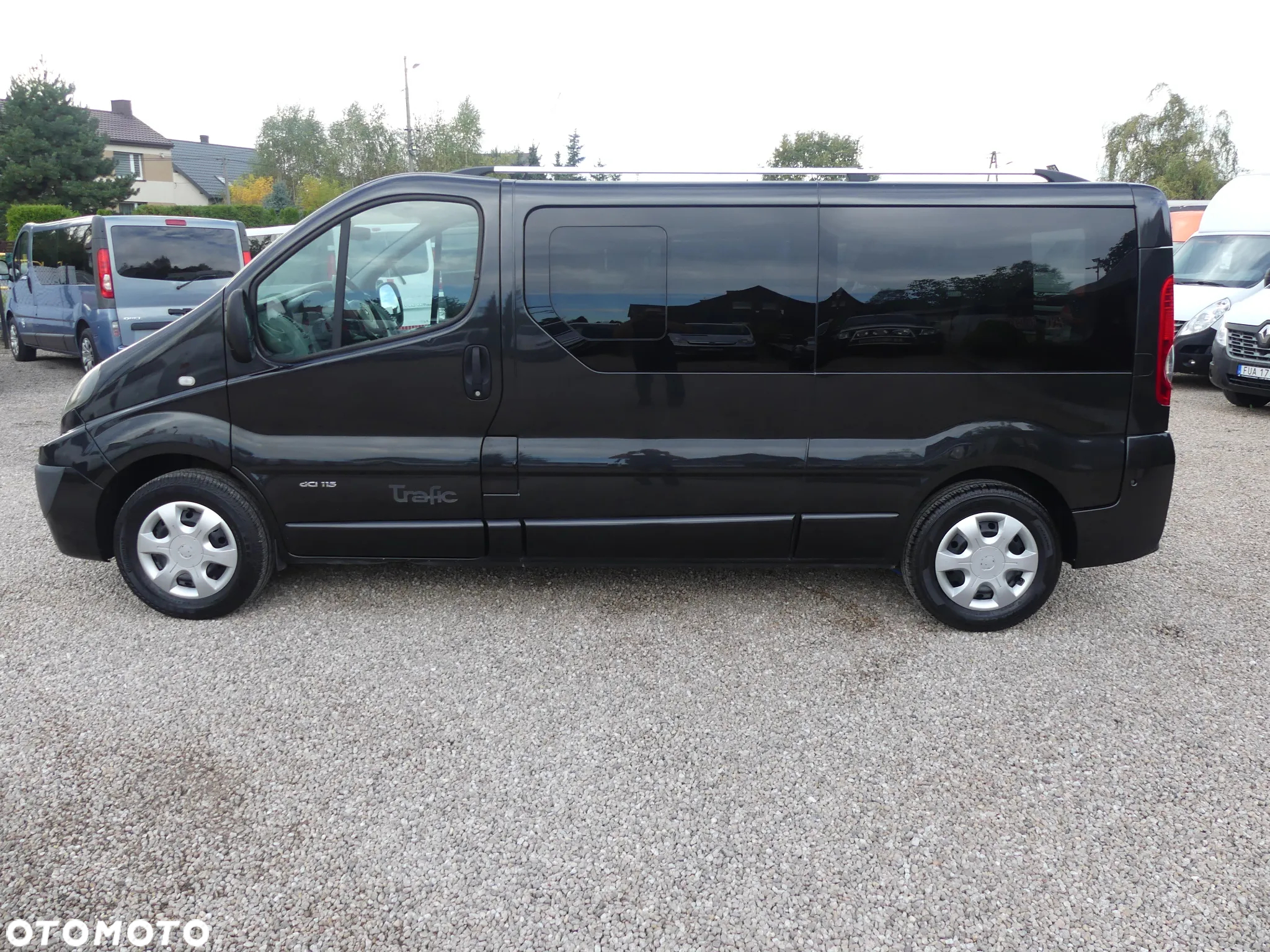Renault Trafic 2.0 dCi 115 FAP Grand Passenger Black Edition - 36