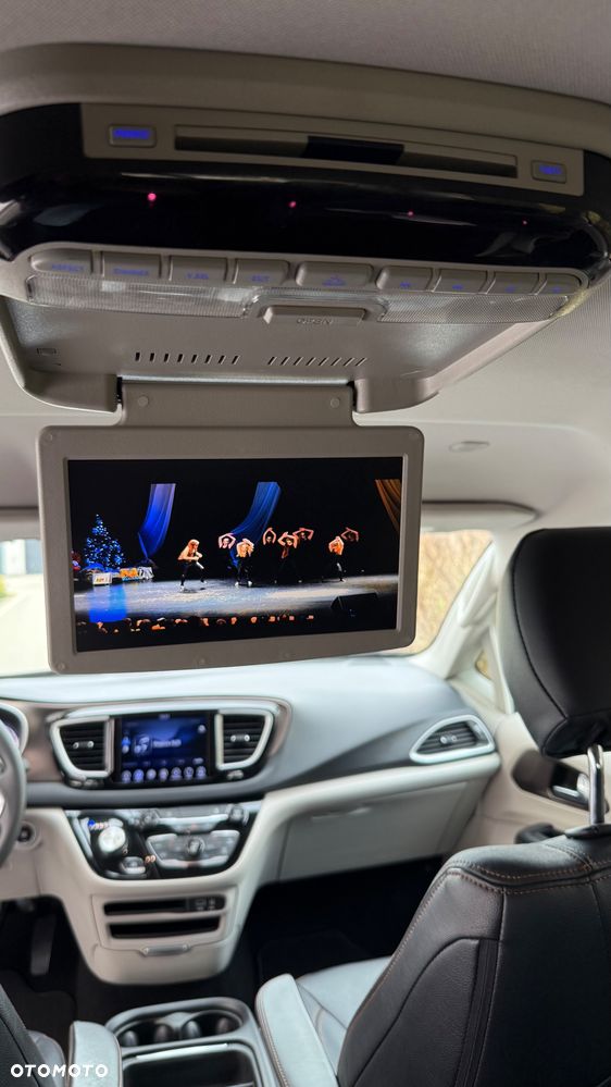 Chrysler Pacifica - 12