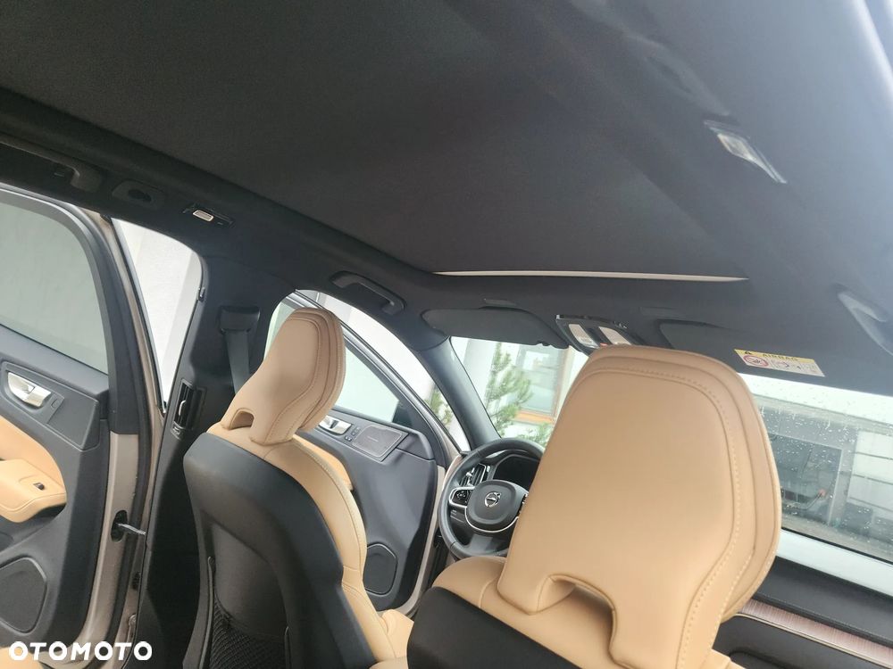 Volvo XC 60 B4 D AWD Ultimate Dark - 22