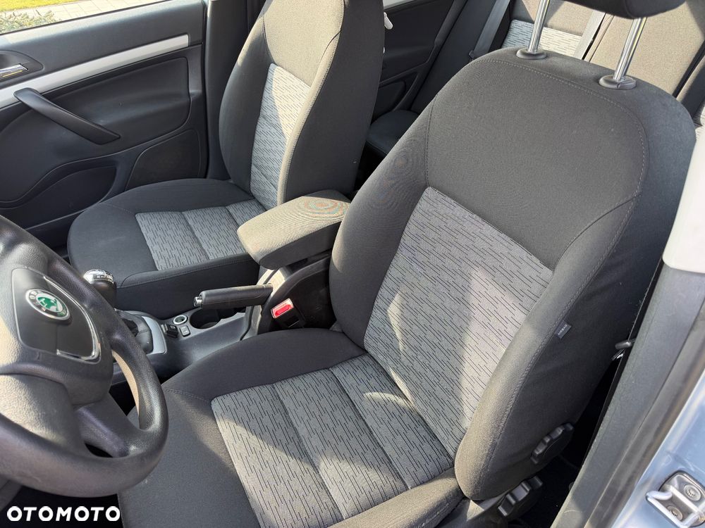 Skoda Octavia 1.6 Combi Style - 7