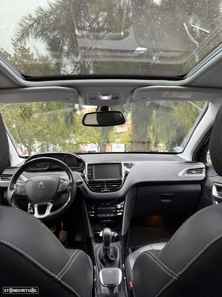 Peugeot 2008 1.2 PureTech Allure - 17