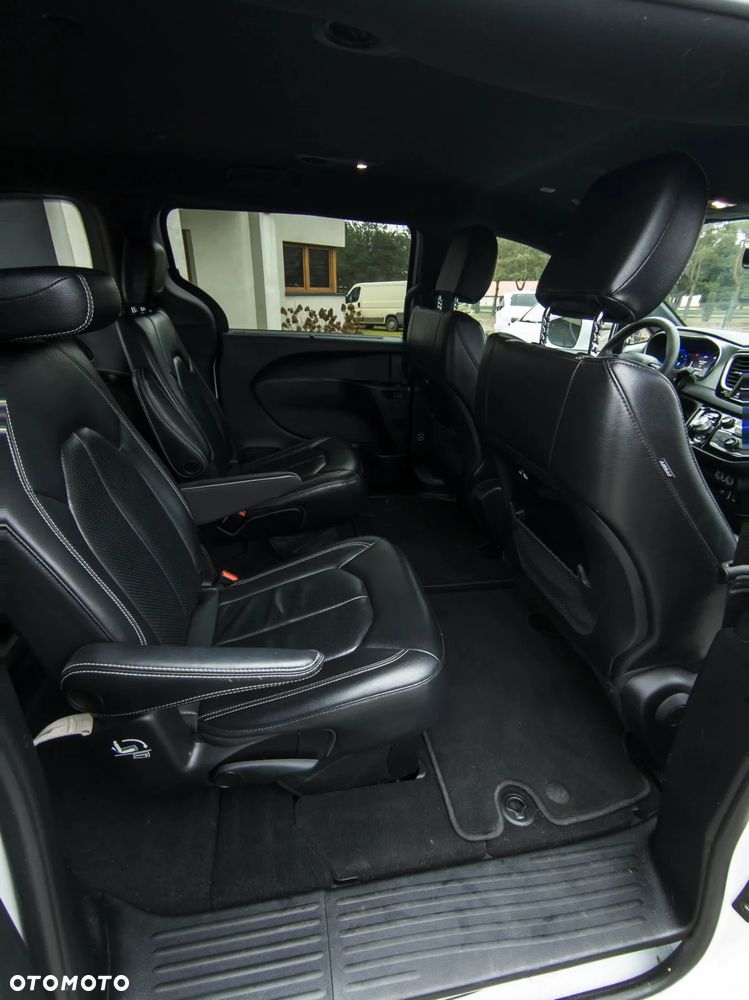 Chrysler Pacifica - 25