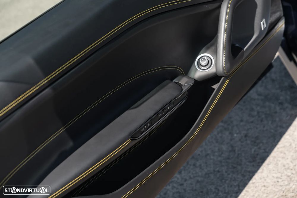 Ferrari GTC4 Lusso - 15