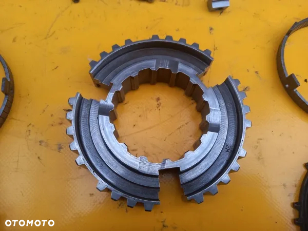 Synchronizator 3-4 bieg skrzyni Dynashift Massey Ferguson 6180 - 5