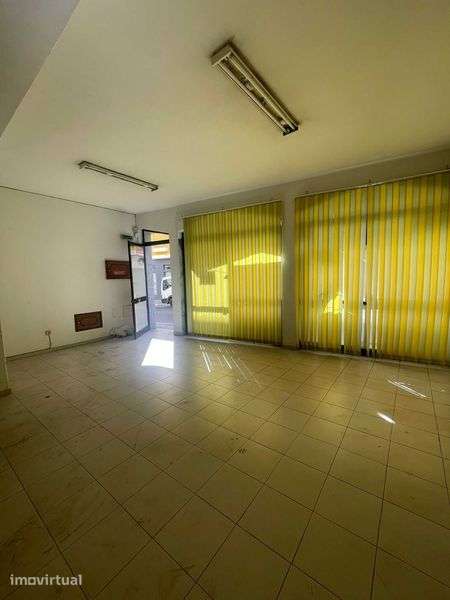 Vende-se ou aluga-se – Excelente Localização em Faro - Grande imagem: 2/5