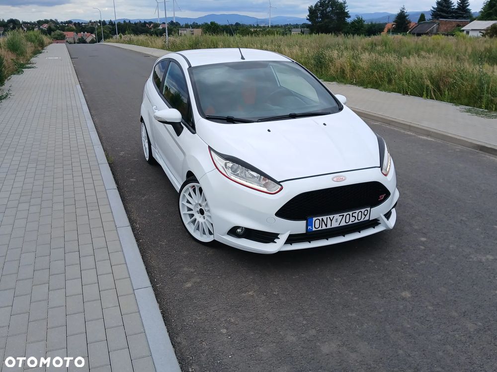 Ford Fiesta 1.6 EcoBoost ST - 11