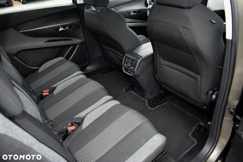 Peugeot 5008 BlueHDi 130 EAT8 Active - 37