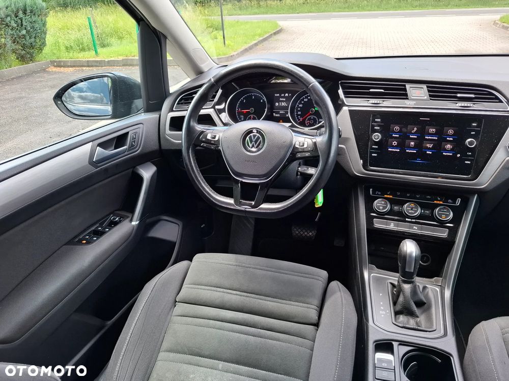 Volkswagen Touran - 12