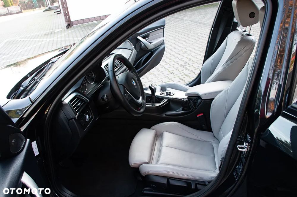 BMW Seria 3 320d M Sport Edition - 27
