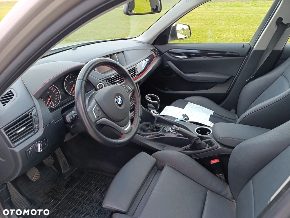 BMW X1 sDrive18d Sport Line - 29