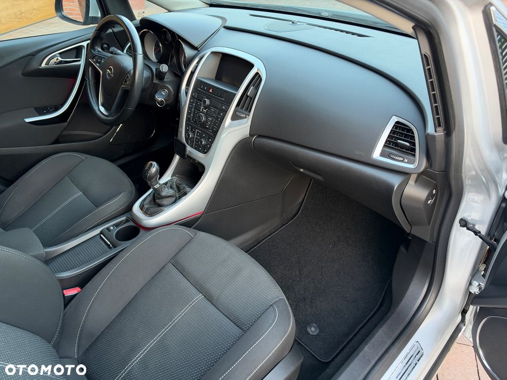 Opel Astra 1.6 T Cosmo - 11