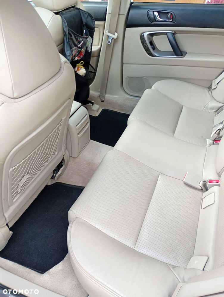 Subaru Legacy Kombi 3.0 4WD - 7