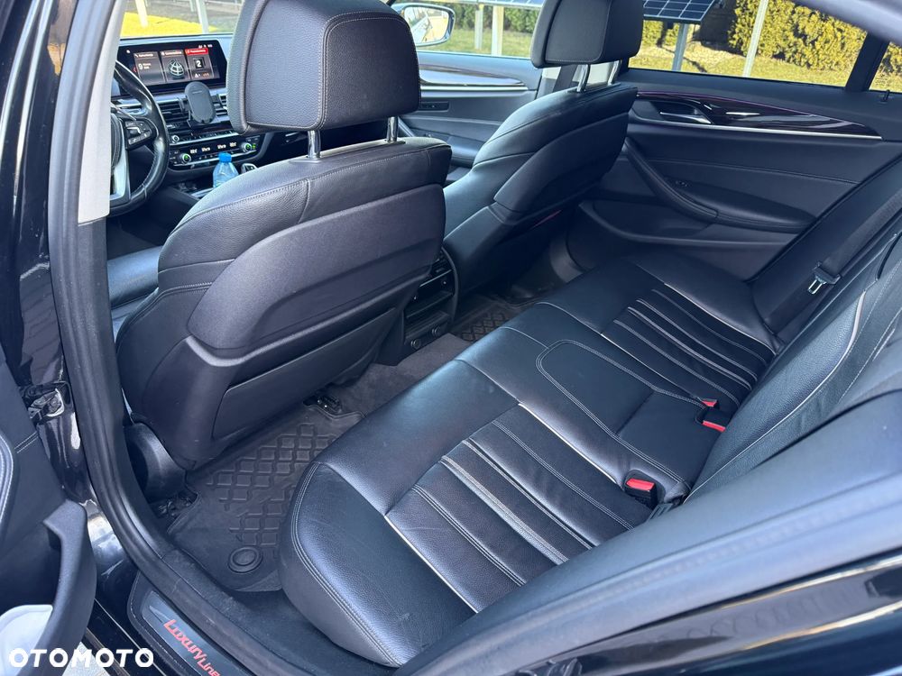 BMW Seria 5 530d xDrive Sport-Aut Luxury Line - 33
