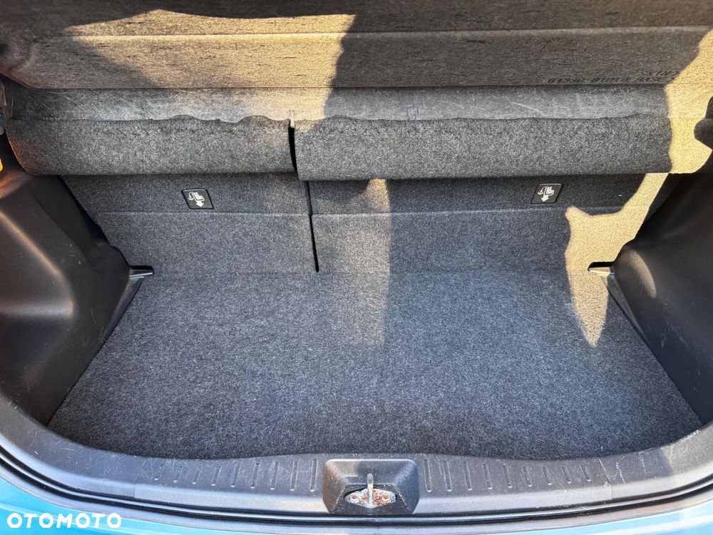 Daihatsu Sirion 1.0 - 10