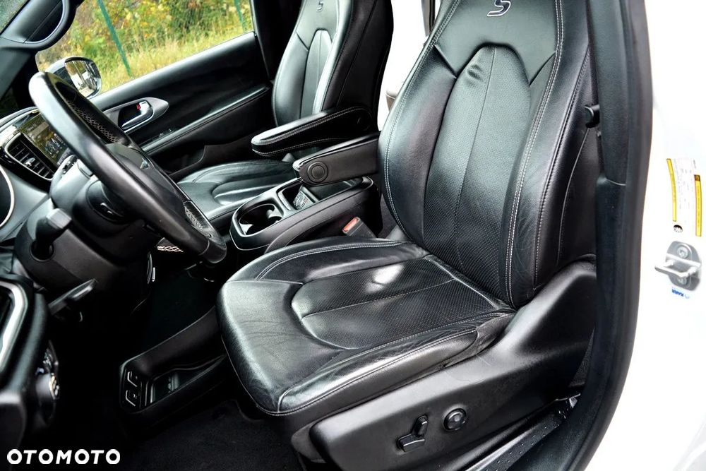 Chrysler Pacifica - 28