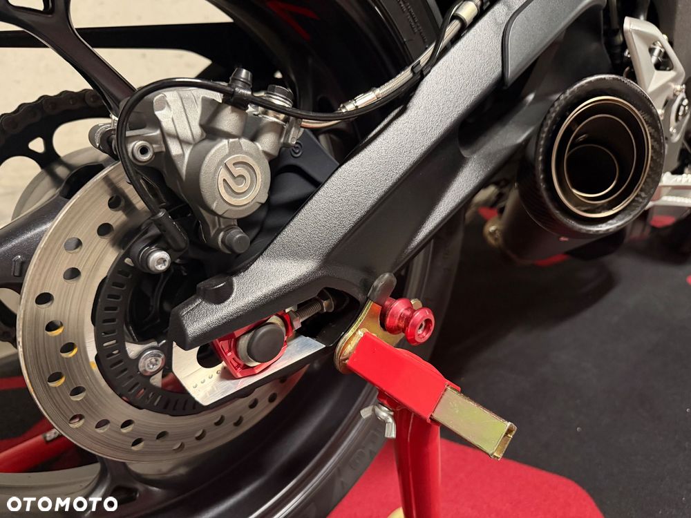 Triumph Street Triple - 15