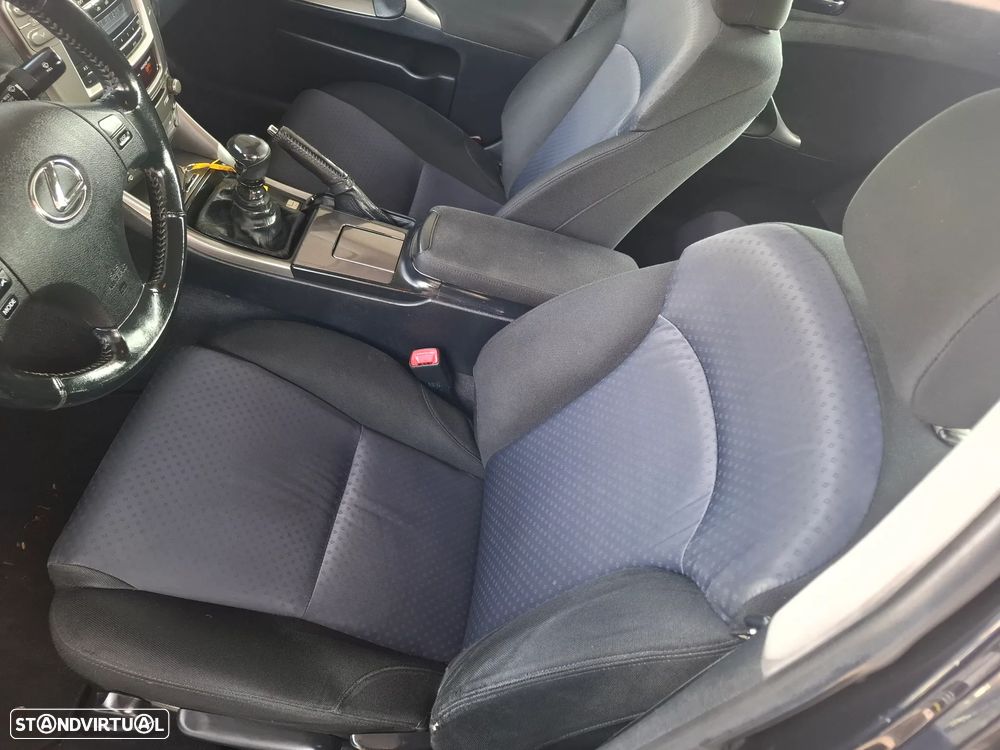 Lexus IS 220 d Base 11 - 13