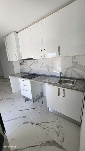Casa geminada com 2 quartos e 1 casa de banho - Grande imagem: 3/11
