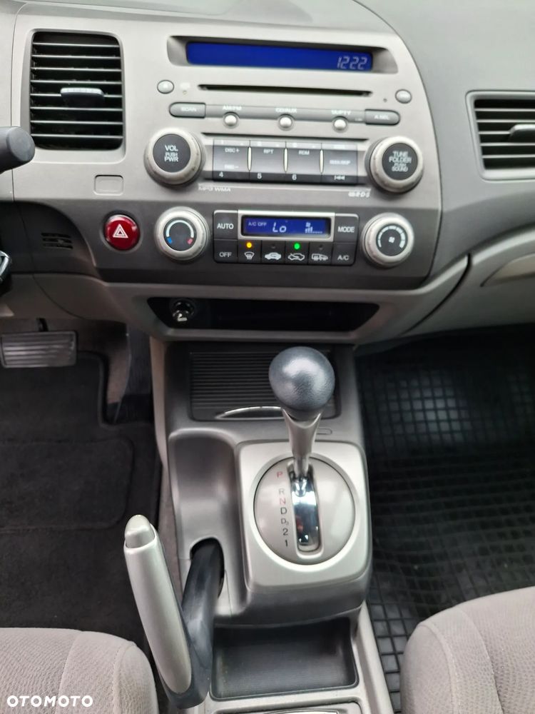 Honda Civic 1.8 Comfort - 26