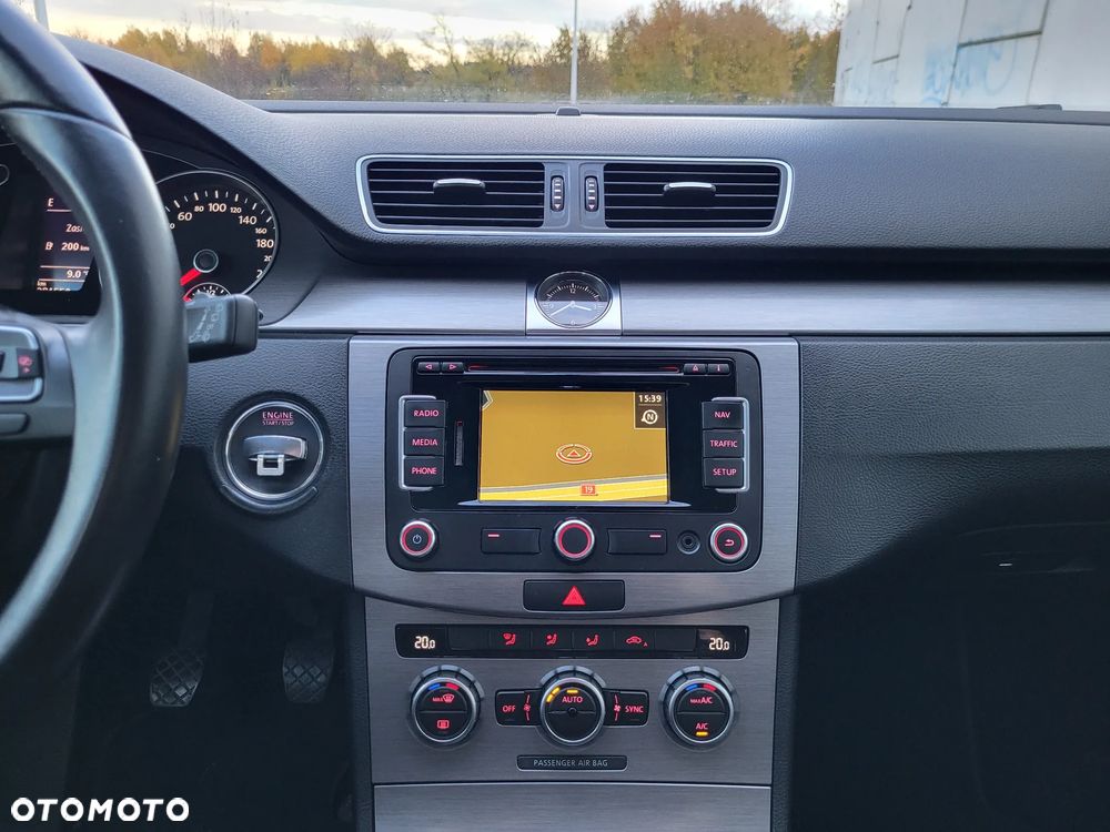 Volkswagen Passat - 13