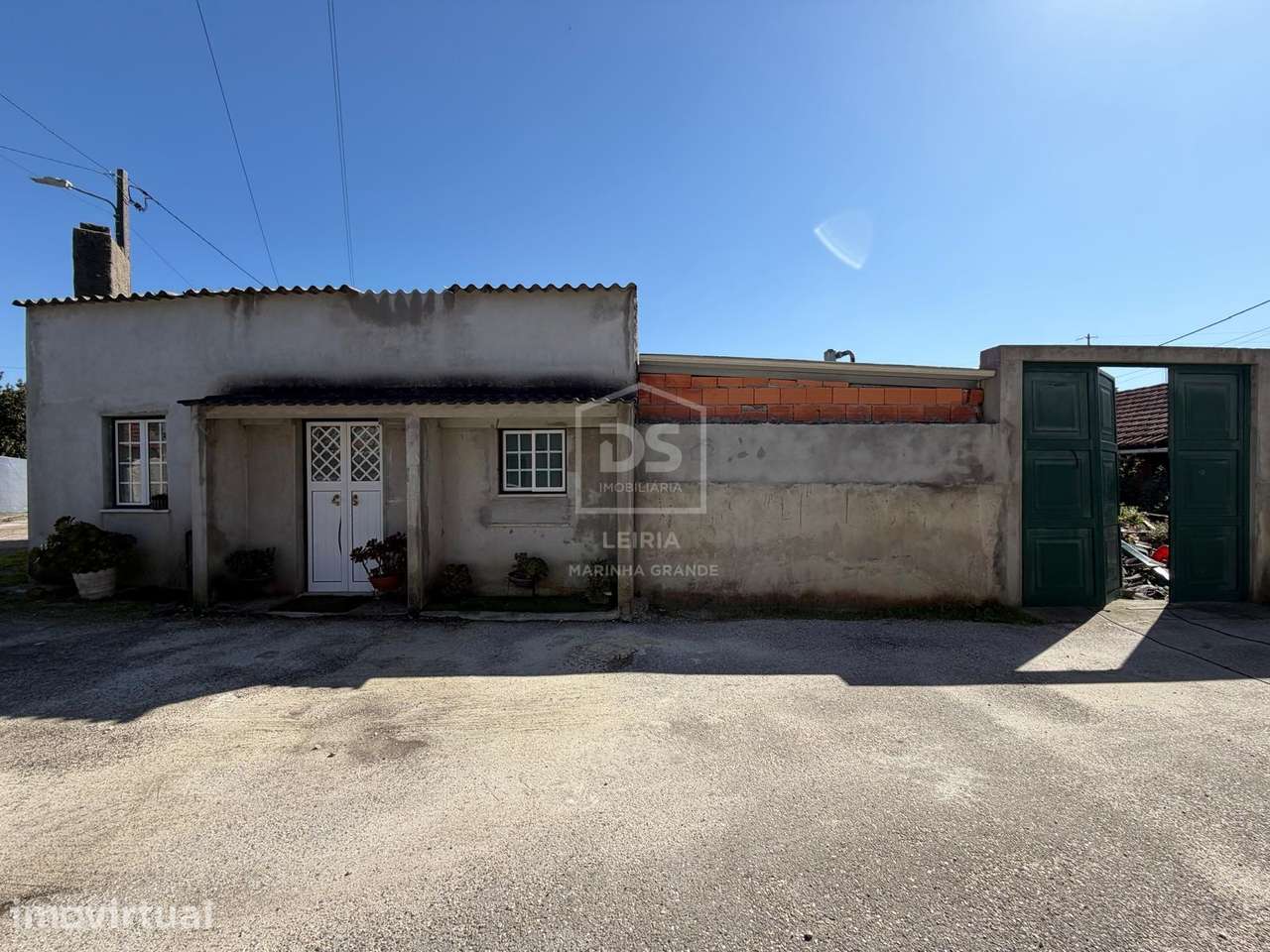 Terreno com Garagem e Telheiro - Grande imagem: 2/22