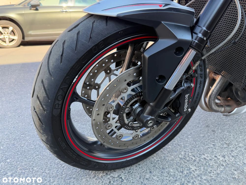 Triumph Street Triple - 26