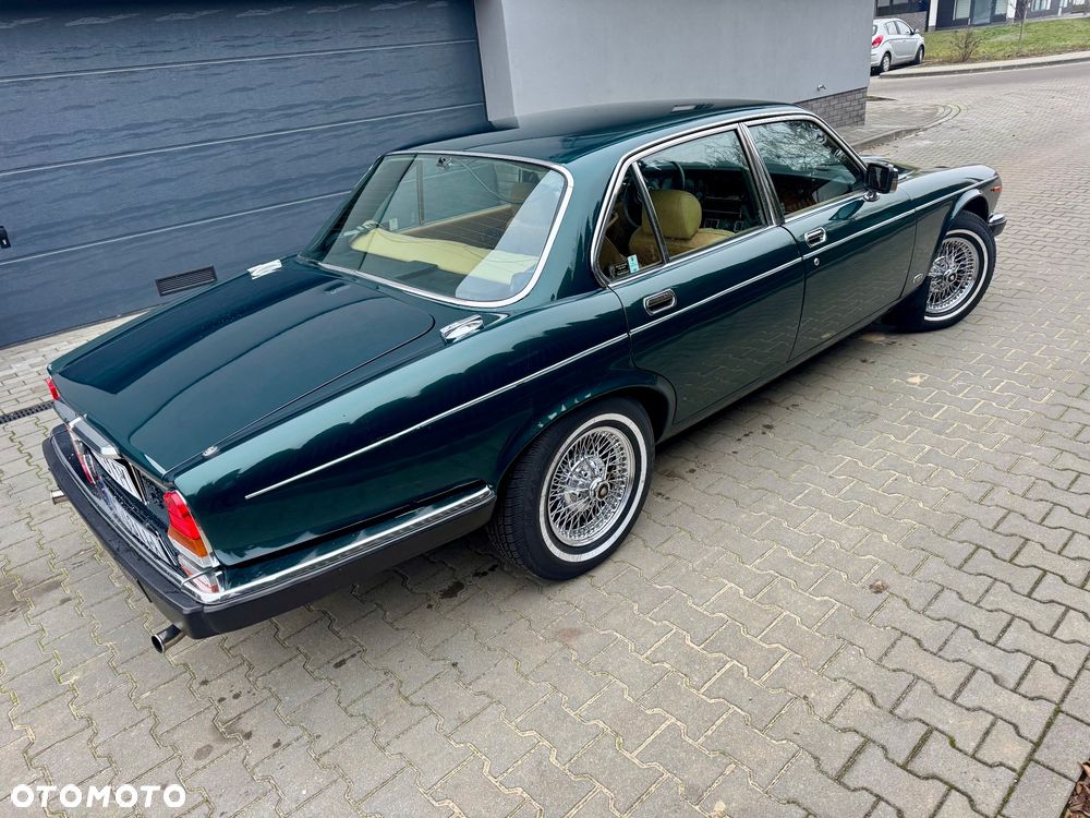 Jaguar XJ - 12