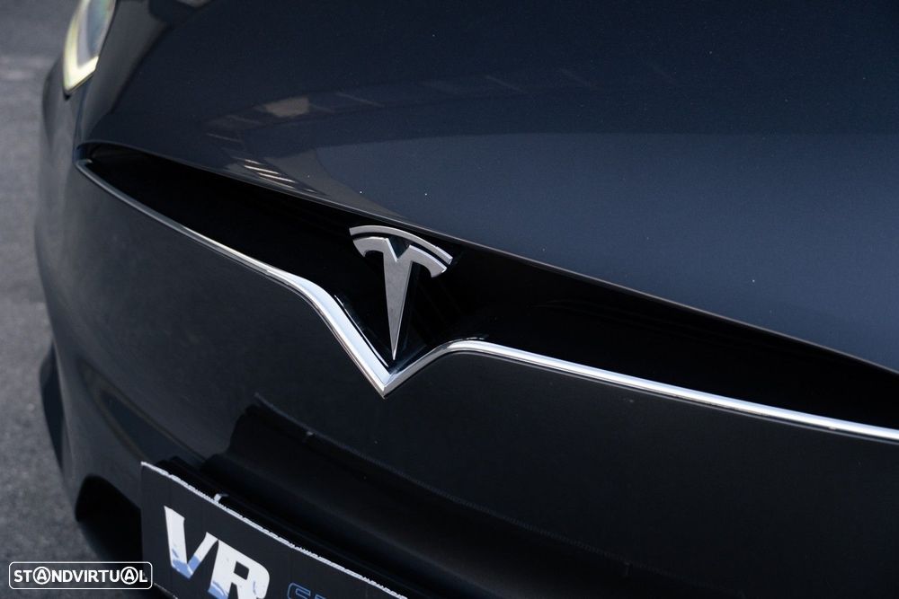 Tesla Model X - 34