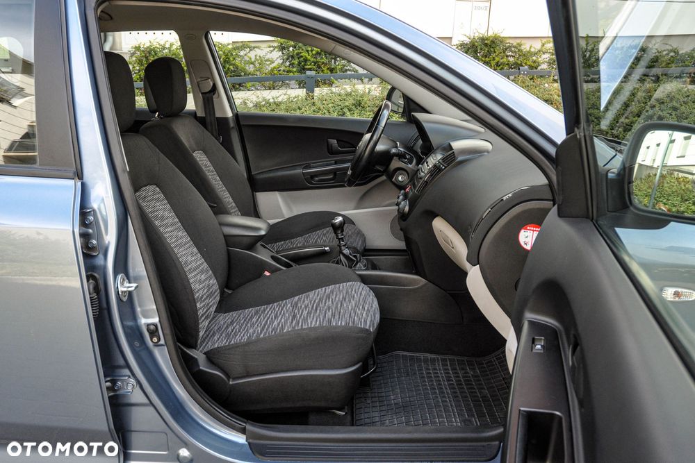 Kia Ceed - 11