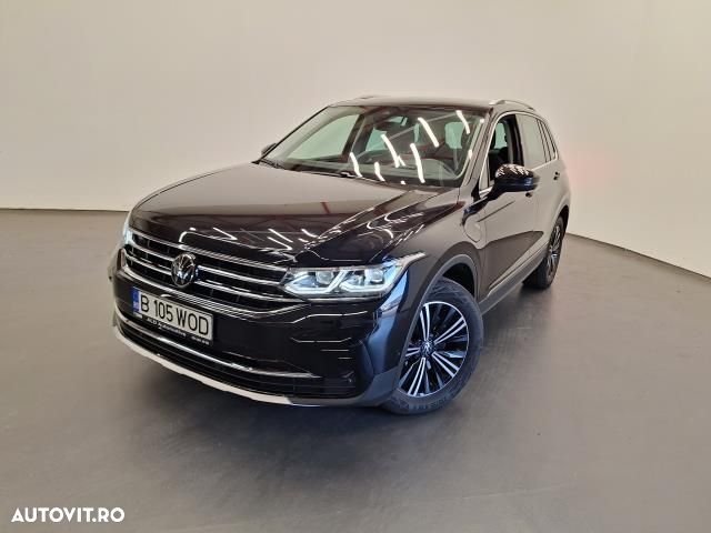 Volkswagen Tiguan - 1