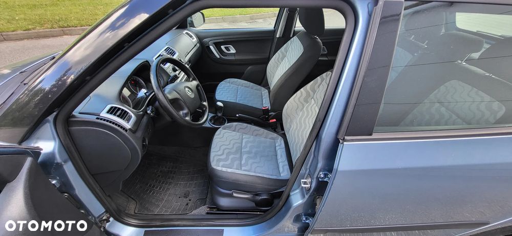 Skoda Fabia 1.6 16V Ambiente - 14