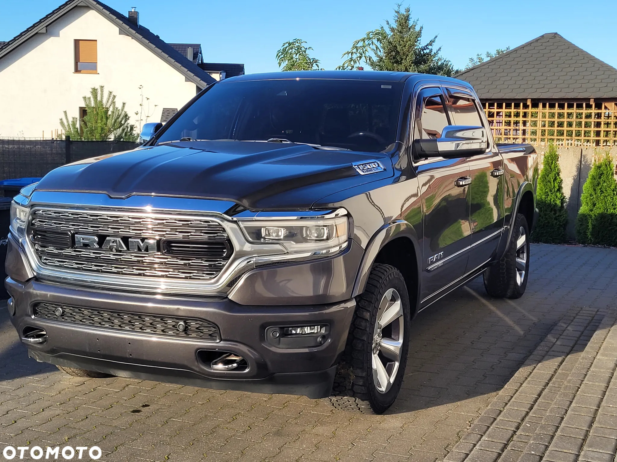 RAM 1500 Crew Cab Shortbed Limited - 12