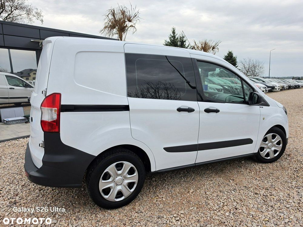 Ford Transit Courier - 25