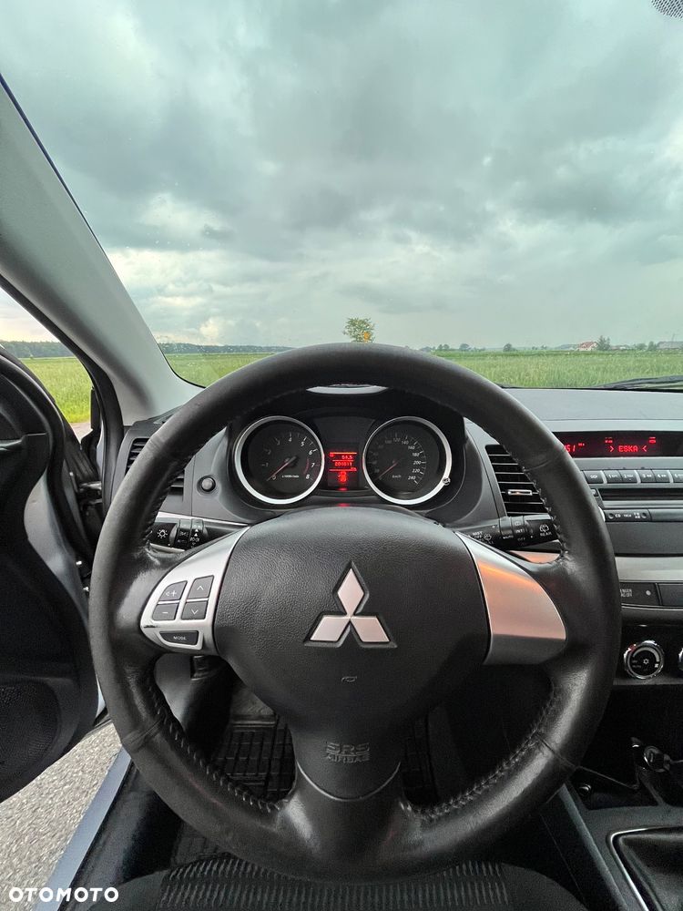 Mitsubishi Lancer 1.6 Invite - 13