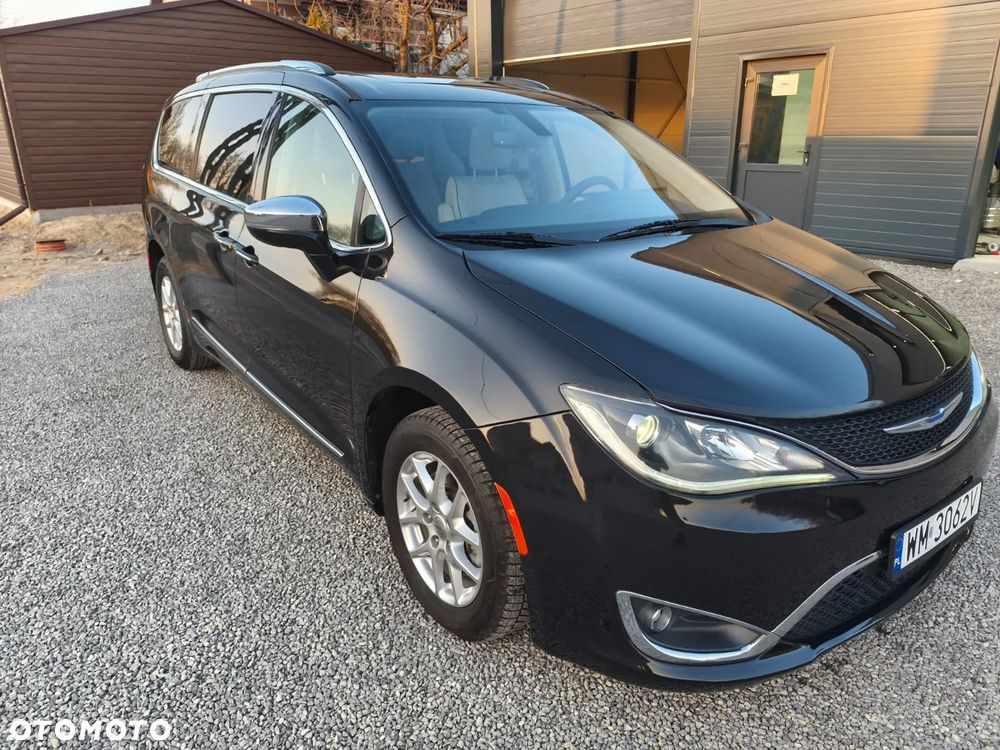 Chrysler Pacifica - 29