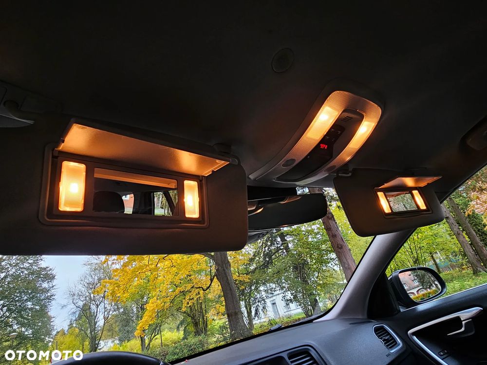 Volvo V60 D4 Drive-E Momentum - 35