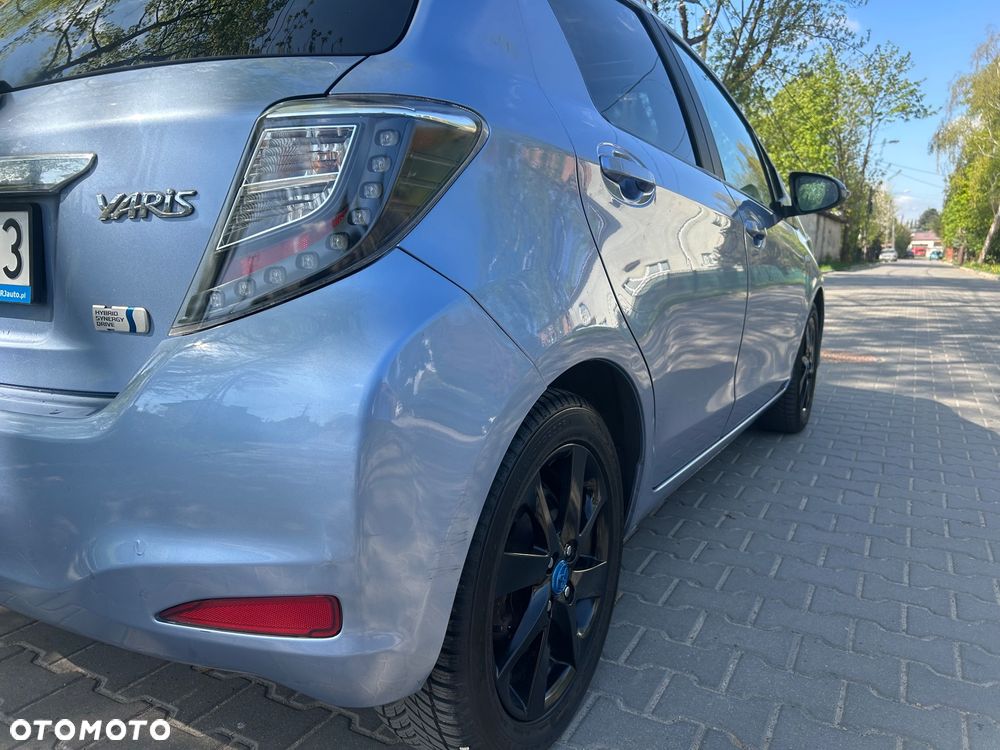 Toyota Yaris Hybrid 100 Premium - 10