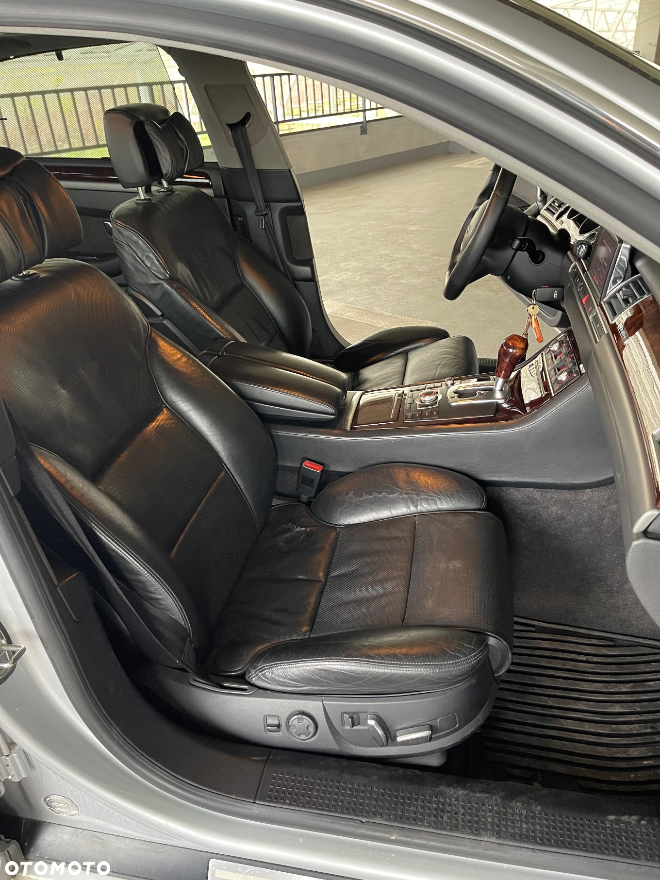 Audi A8 4.2 L Quattro - 32