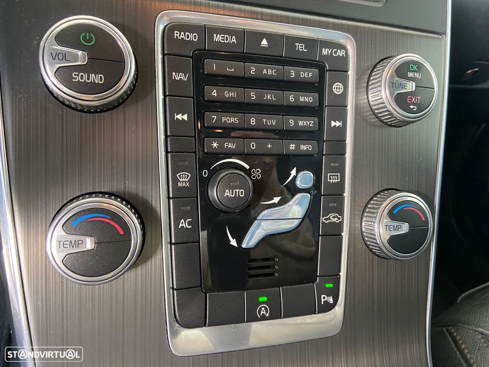 Volvo V60 Cross Country 2.0 D4 Pro - 34