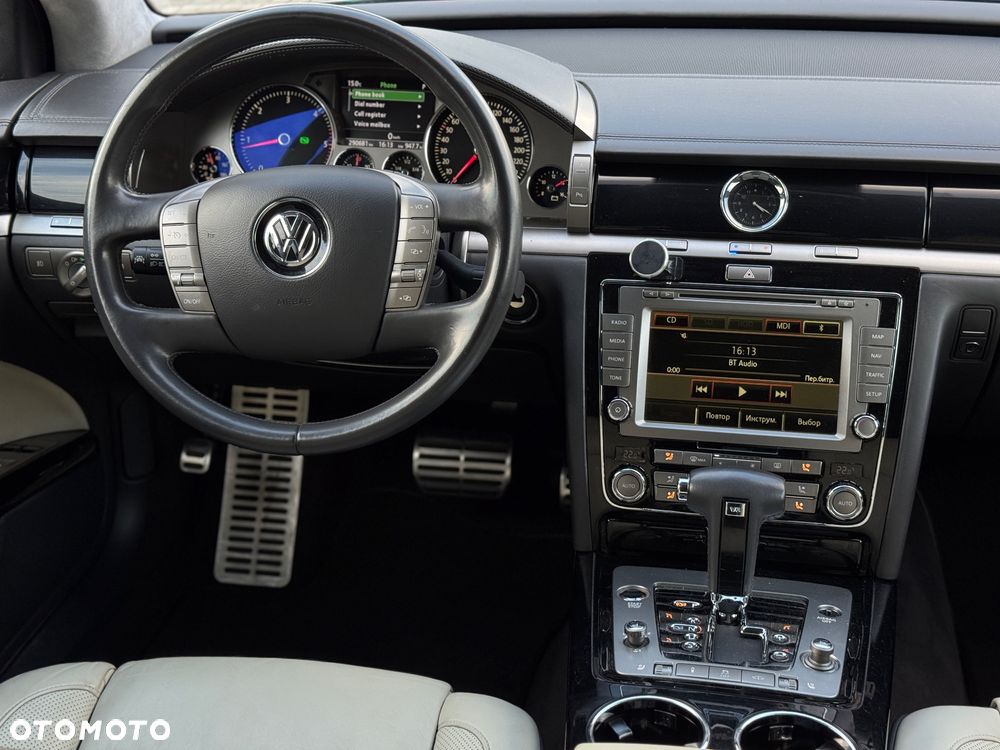 Volkswagen Phaeton - 24