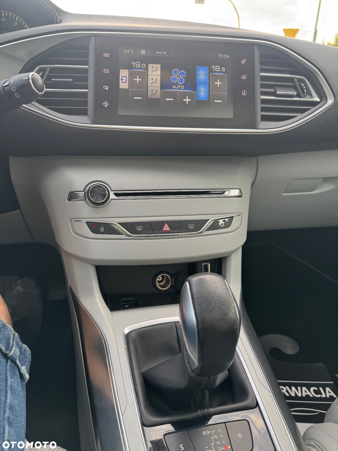 Peugeot 308 SW PureTech 130 GPF EAT8 Stop & Start Allure Business-Paket - 18