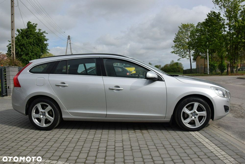 Volvo V60 D4 Momentum - 11