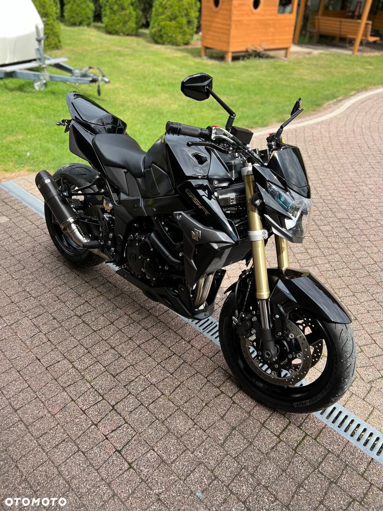 Suzuki GSR - 6