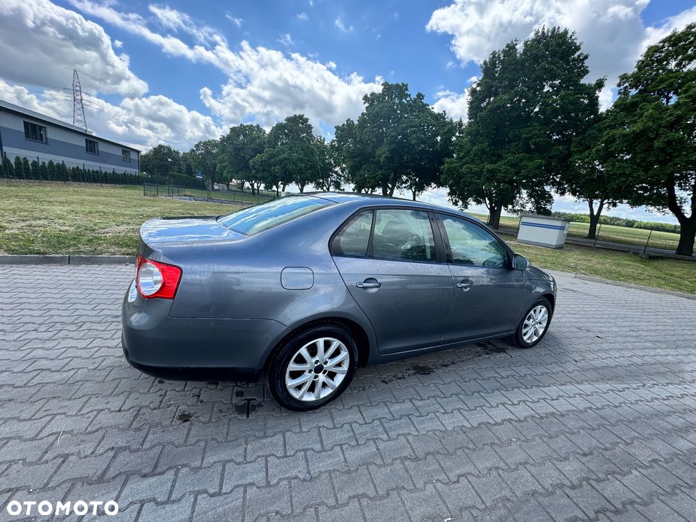 Volkswagen Jetta 1.6 TDI Trendline Optimum - 6