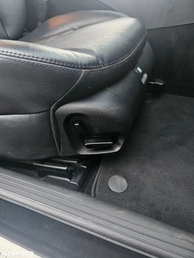 Mercedes-Benz Klasa E 280 CDI 4-Matic Avantgarde - 32