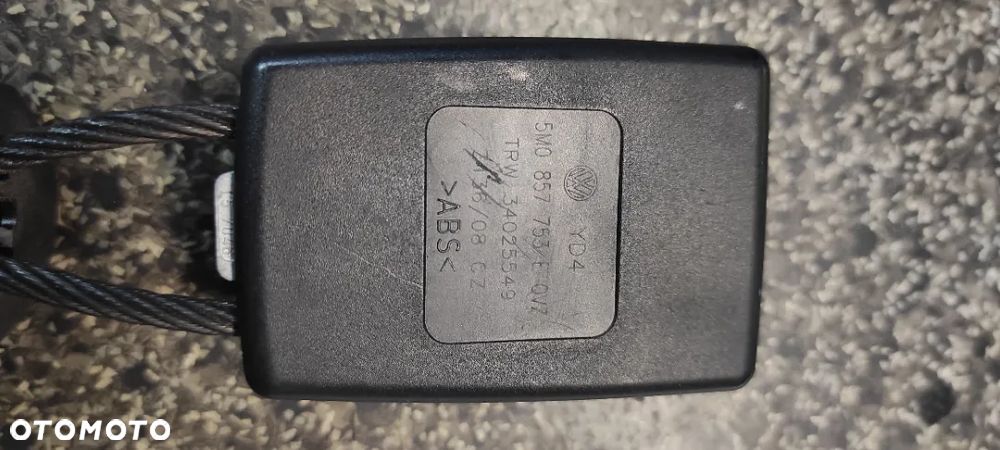 VW TIGUAN GOLF V PLUS 5M0 ZAPINKA PASA ŚRODKOWY TYŁ - 3